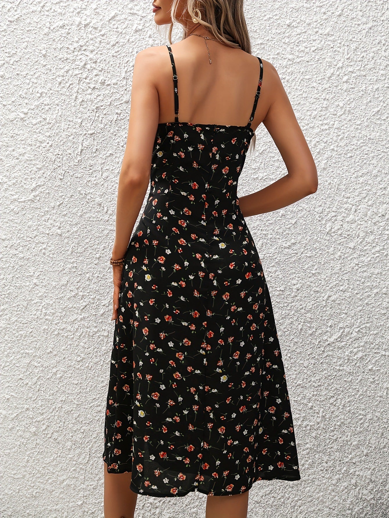 Stylish Summer Dress with Spaghetti Straps and Side Slit