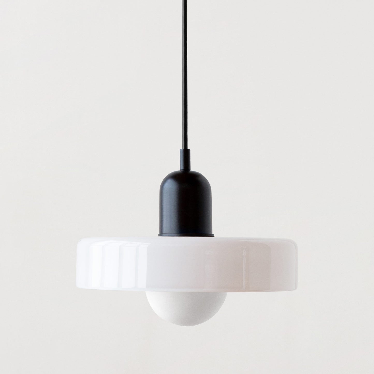 Modern Stained Glass Pendant Lamp – Bauhaus-Inspired Design for Stylish Interiors