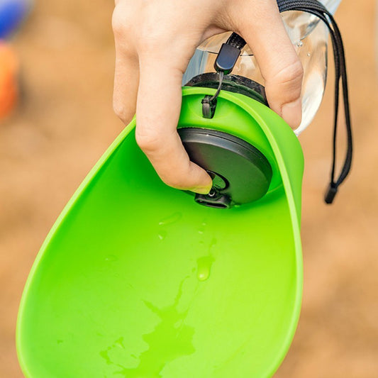Outdoor Pet Water Bottle – Wide Silicone-Sealed Bowl for Hiking/Trips